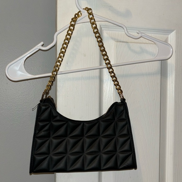 Cute Black/Gold chain Purse - Picture 1 of 2